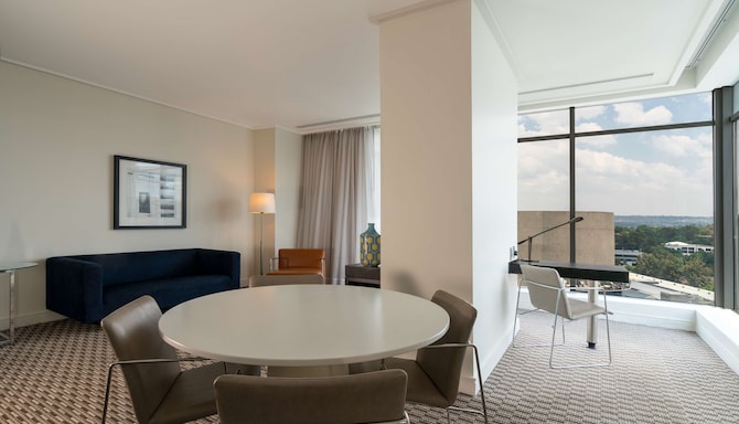 Radisson Blu Gautrain Hotel, Sandton Johannesburg - Suite with balcony