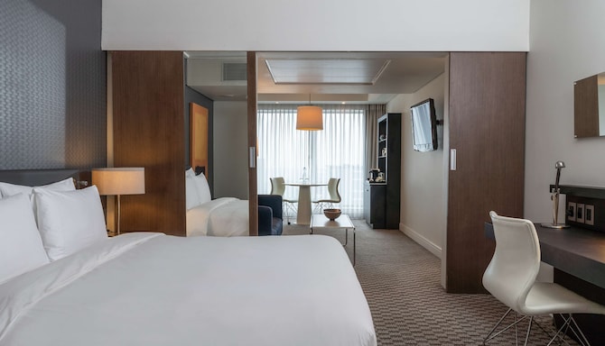 Radisson Blu Gautrain Hotel, Sandton Johannesburg - Junior Suite