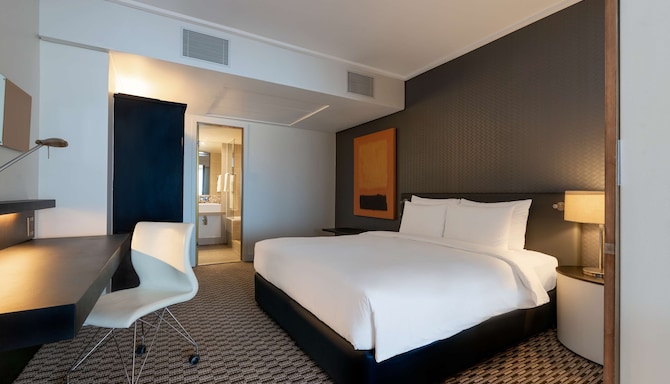 Radisson Blu Gautrain Hotel, Sandton Johannesburg - Junior Suite