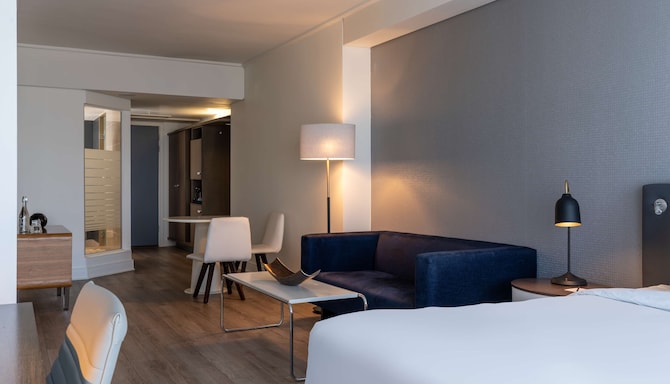 Radisson Blu Gautrain Hotel, Sandton Johannesburg - Junior suite