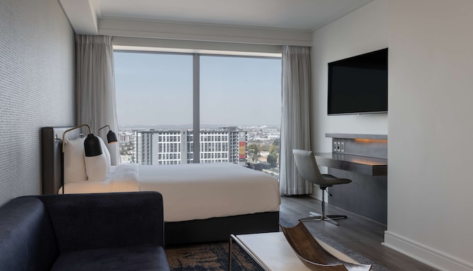 Radisson Blu Gautrain Hotel, Sandton Johannesburg - Junior suite