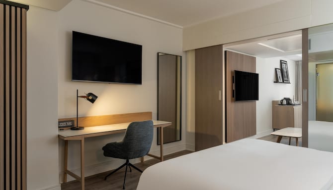 Radisson Blu Gautrain Hotel, Sandton Johannesburg - Junior Suite