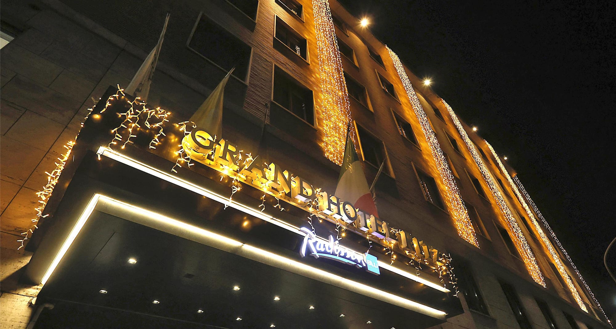Radisson Blu GHR Hotel, Rome - Hotel Facade at night