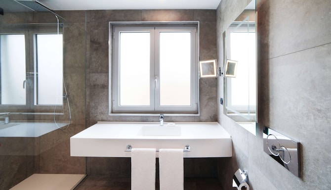 Radisson Blu GHR Hotel, Rome - Family Room bathroom