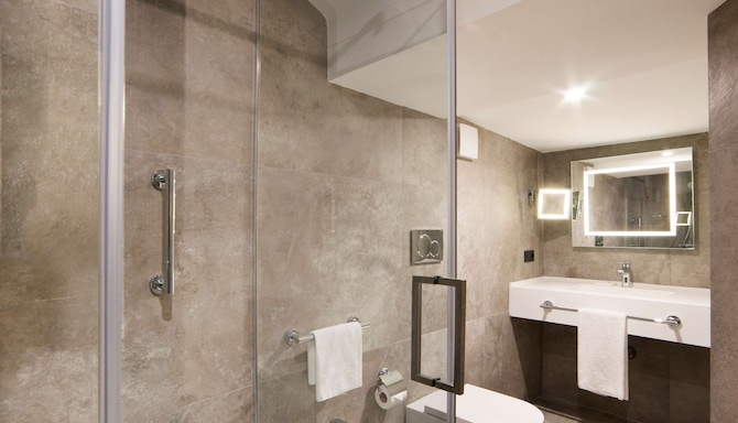 Radisson Blu GHR Hotel, Rome - Bagno in camera degli ospiti