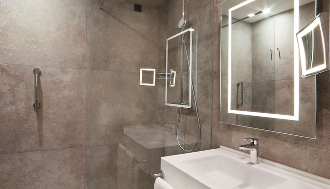 Radisson Blu GHR Hotel, Rome - Bagno in camera degli ospiti