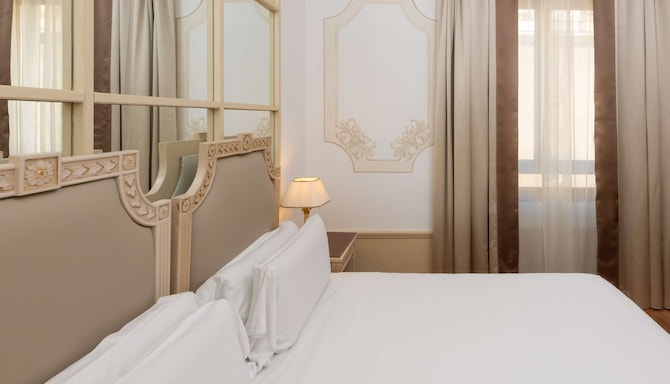 Radisson Blu GHR Hotel, Rome - Family Room