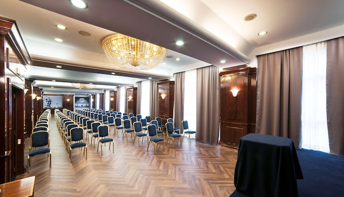 Radisson Blu GHR Hotel, Rome - Civinini meeting room theatre set-up