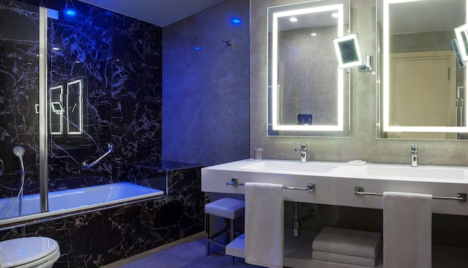 Radisson Blu GHR Hotel, Rome - Suite bathroom