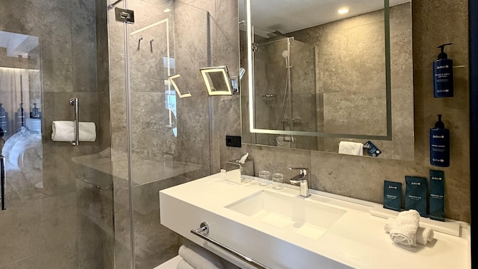 Radisson Blu GHR Hotel, Rome - 套房浴室