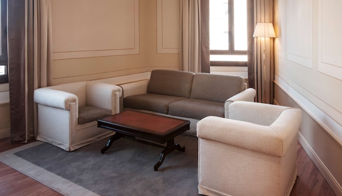 Radisson Blu GHR Hotel, Rome - Suite living room