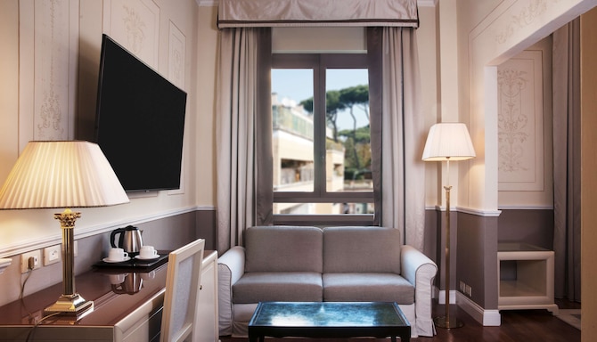 Radisson Blu GHR Hotel, Rome - Living room