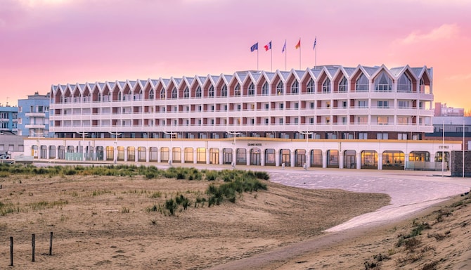 Radisson Blu Grand Hotel and Spa, Malo - Exterior view day