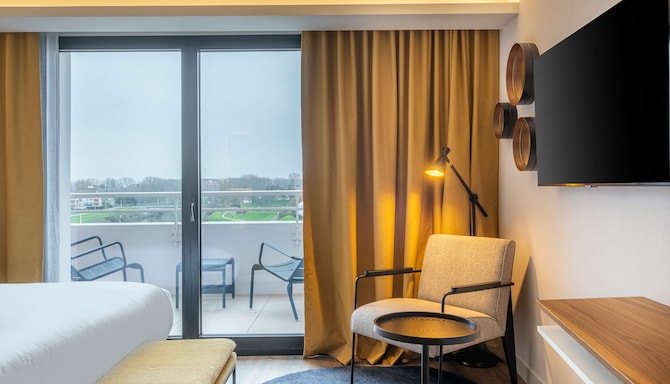 Radisson Blu Grand Hotel & Spa, Malo - Superior Room with balcony