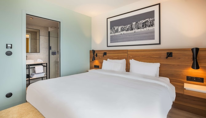Radisson Blu Grand Hotel & Spa, Malo - Superior Room with Balcony - Sea View