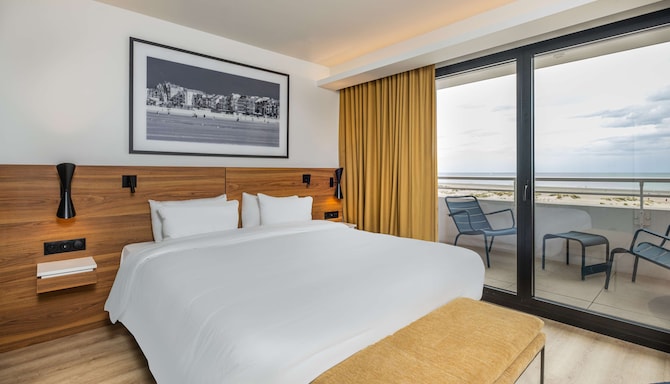 Radisson Blu Grand Hotel & Spa, Malo - Superior Room with Balcony - Sea View