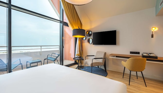 Radisson Blu Grand Hotel & Spa, Malo-Les-Bains - Superior Room with balcony and sea view