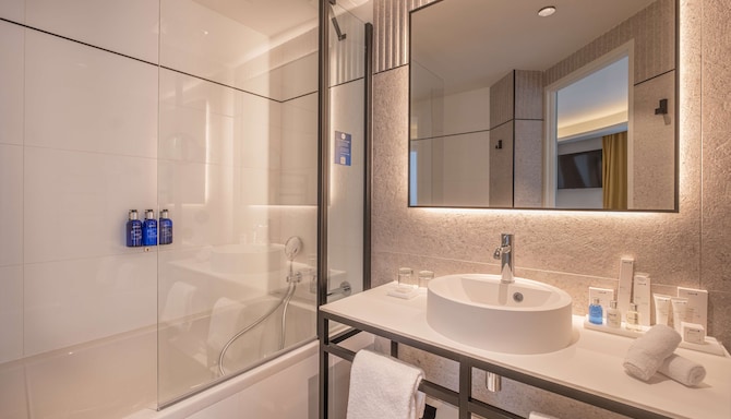 Radisson Blu Grand Hotel & Spa, Malo - Junior Suite Bathroom