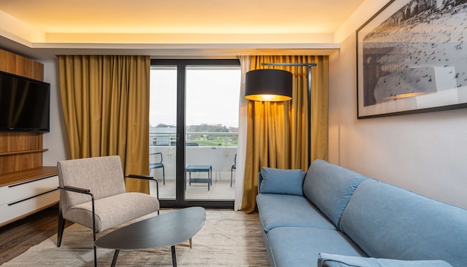 Radisson Blu Grand Hotel & Spa, Malo - Suite with balcony