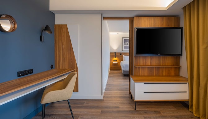 Radisson Blu Grand Hotel & Spa, Malo - Suite with balcony