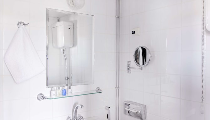 Radisson Blu Grand Hotel Tammer, Tampere - Bathroom