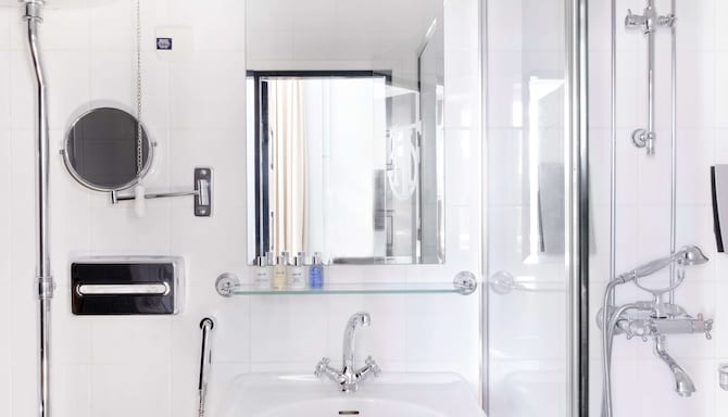 Radisson Blu Grand Hotel Tammer, Tampere - Bathroom