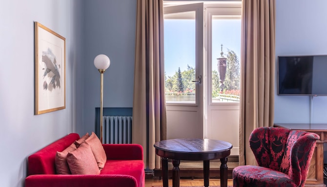 Radisson Blu Grand Hotel Tammer, Tampere - Superior Room sitting area