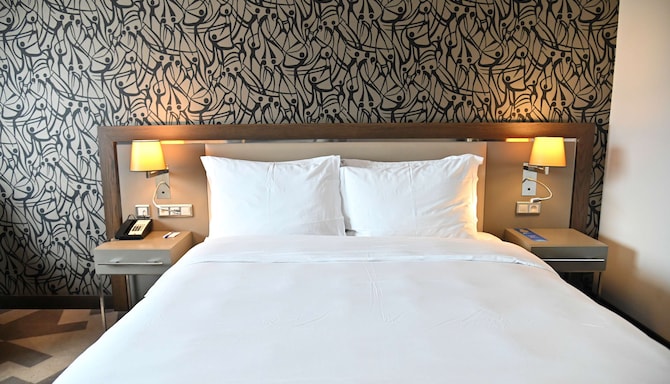 Radisson Blu Hotel, Abidjan Airport - Premium Room - garden view