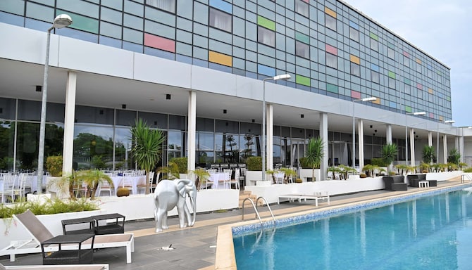 Radisson Blu Hotel, Abidjan Airport - Outdoor pool