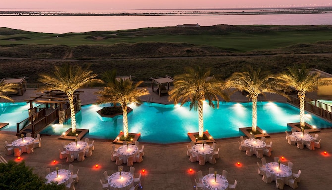 Radisson Blu Hotel, Abu Dhabi Yas Island - Banquet Poolside & Landscape