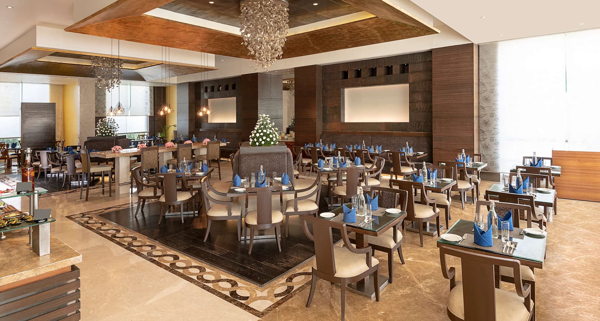 Radisson Blu Hotel Ahmedabad - Breakfast Area
