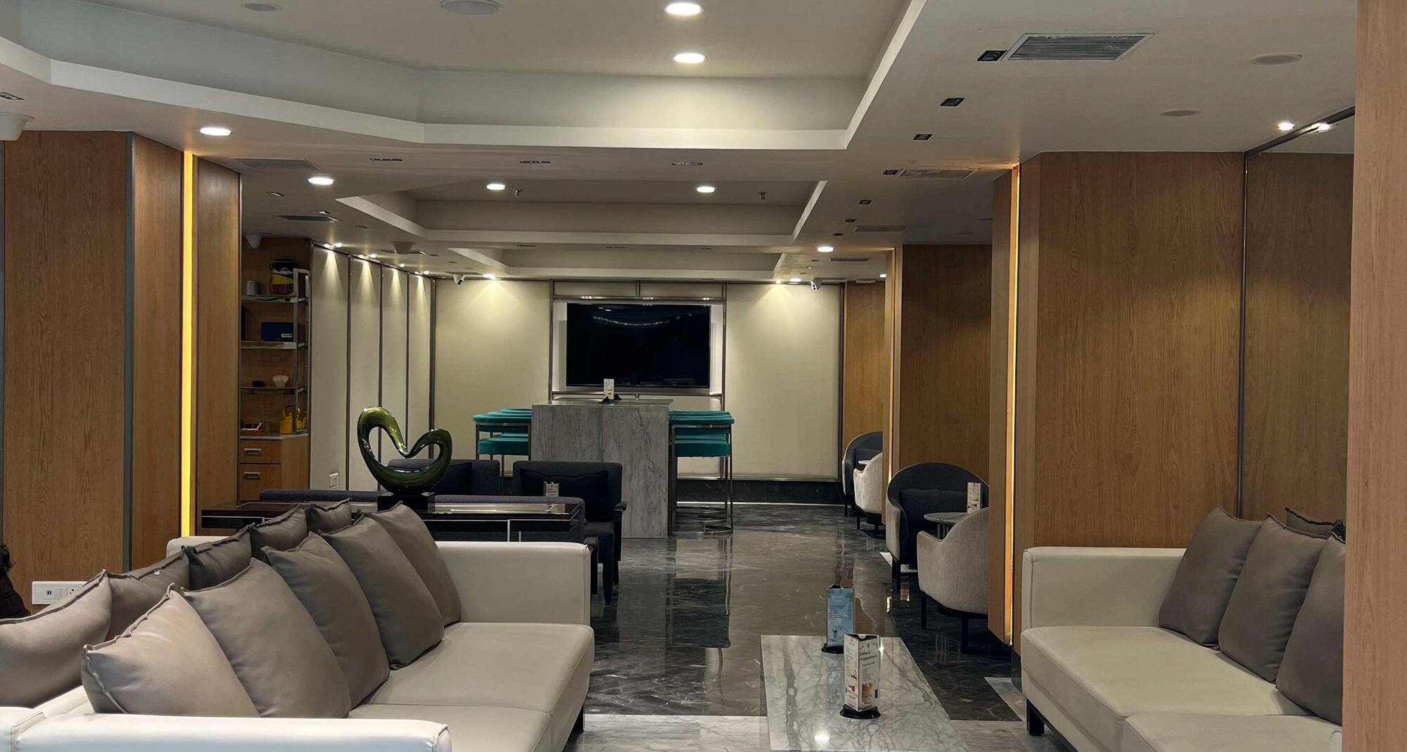 Radisson Blu Hotel, Ahmedabad - Lobby