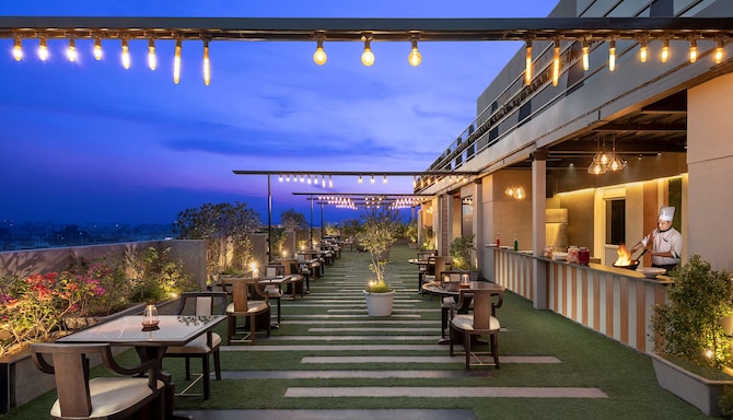 Radisson Blu Hotel Ahmedabad - Rooftop Restaurant