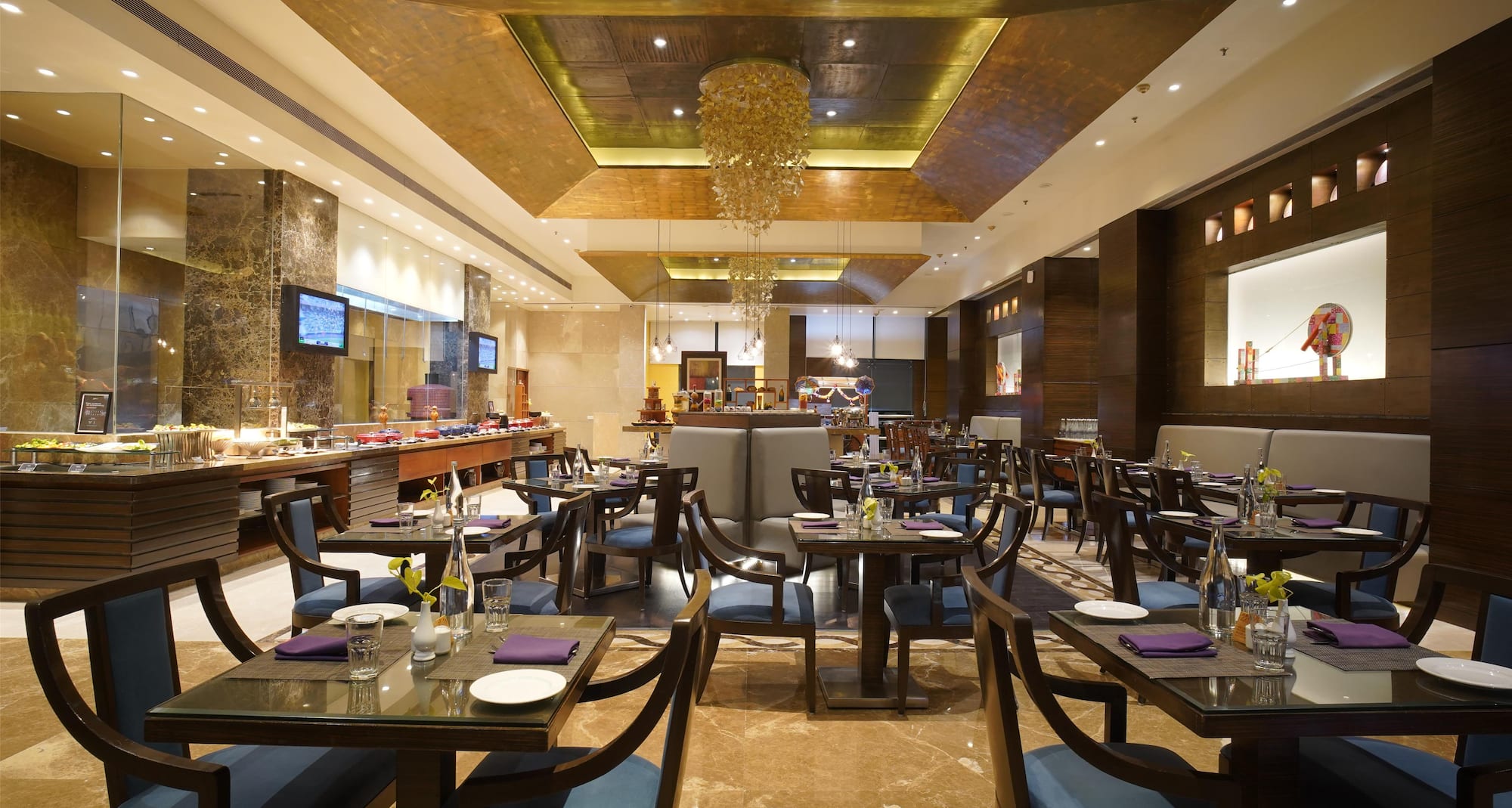 Radisson Blu Hotel, Ahmedabad - Restaurant