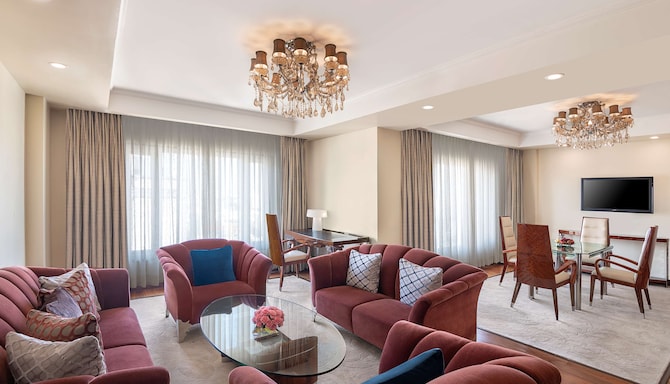 Radisson Blu Hotel Ahmedabad - Presidential Suite-Living Room-WiFi