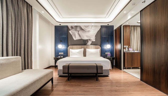 Radisson Blu Hotel, Ahmedabad - Junior Suite