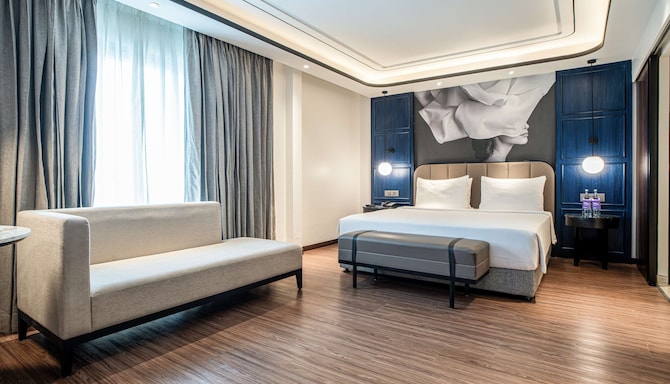 Radisson Blu Hotel, Ahmedabad - Junior Suite