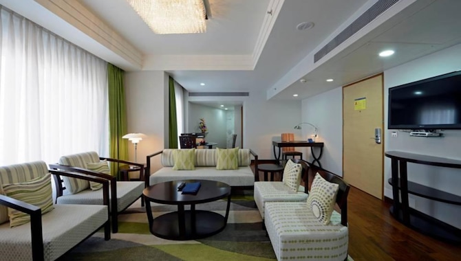 Radisson Blu Hotel, Ahmedabad - Suite Room