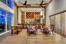 فندق راديسون بلو، عجمان - بار Deck Pool