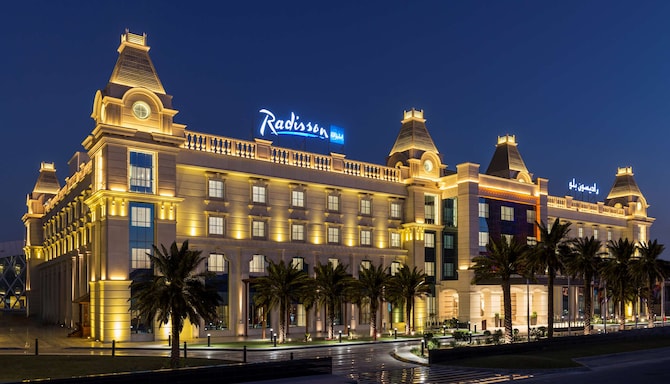 Radisson Blu Hotel, Ajman - Hotel Exterior Night