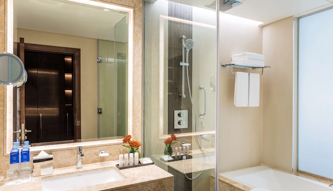 Radisson Blu Hotel, Ajman - Bathroom