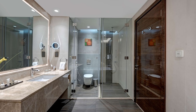 Radisson Blu Hotel, Ajman - Bathroom