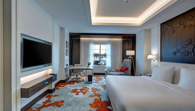 Radisson Blu Hotel, Ajman - Executive Room with Lounge Access - Pool View