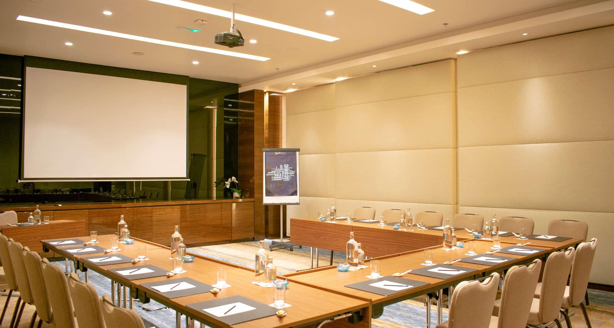 Radisson Blu Hotel, Ajman - M1 - U-shape side view 1