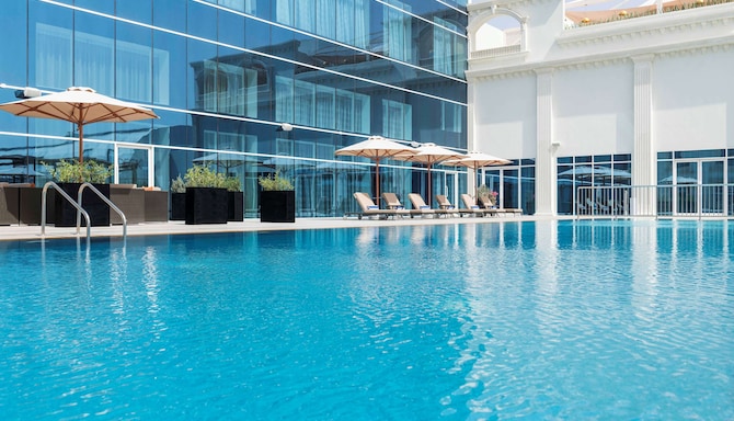 Radisson Blu Hotel, Ajman - Pool