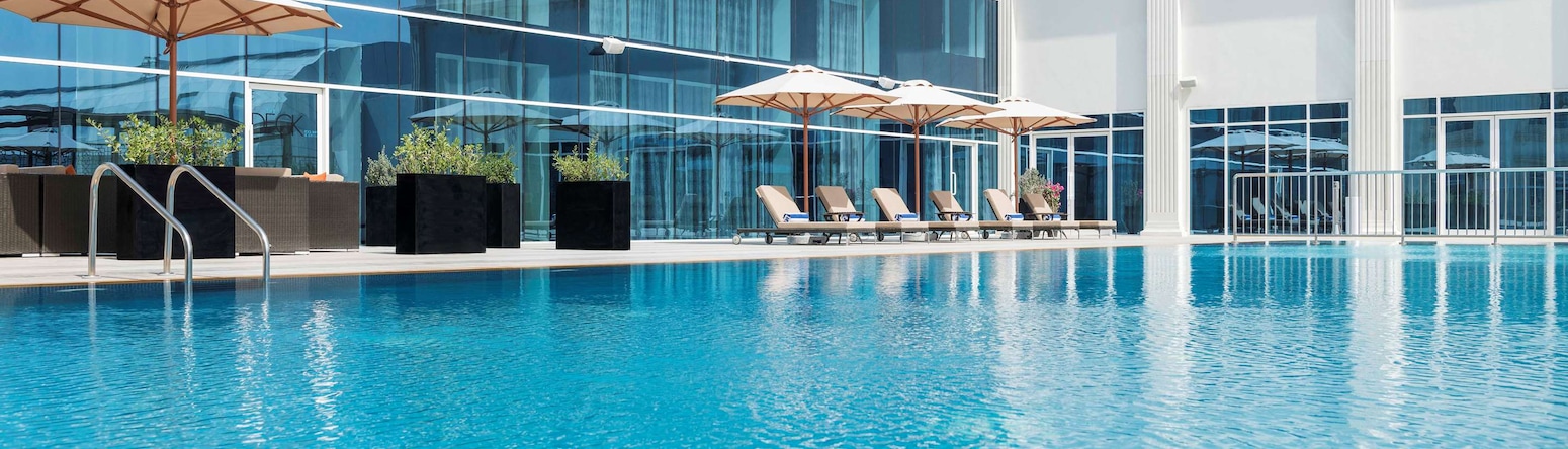 Radisson Blu Hotel, Ajman - Pool