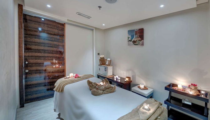 Radisson Blu Hotel, Ajman - Treatment Room