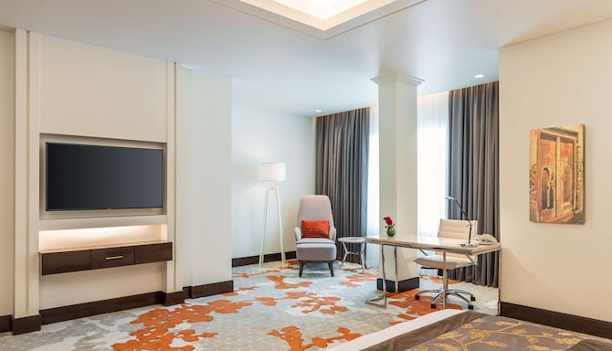 Radisson Blu Hotel, Ajman - Junior Suite Living Area