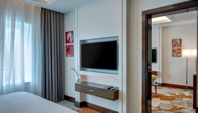 Radisson Blu Hotel, Ajman - Suite with Lounge Access