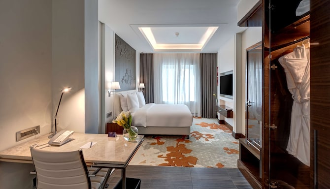 Radisson Blu Hotel, Ajman - Suite with Lounge Access